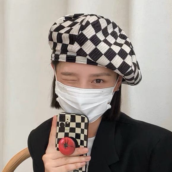 Free add-on | Checkerboard beret hat - Picture 3 of 3